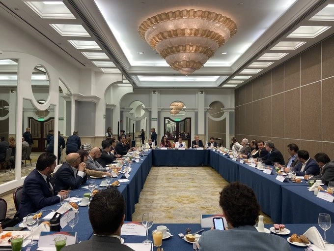 Miembros de la Comisión de Enlace Legislativo. 