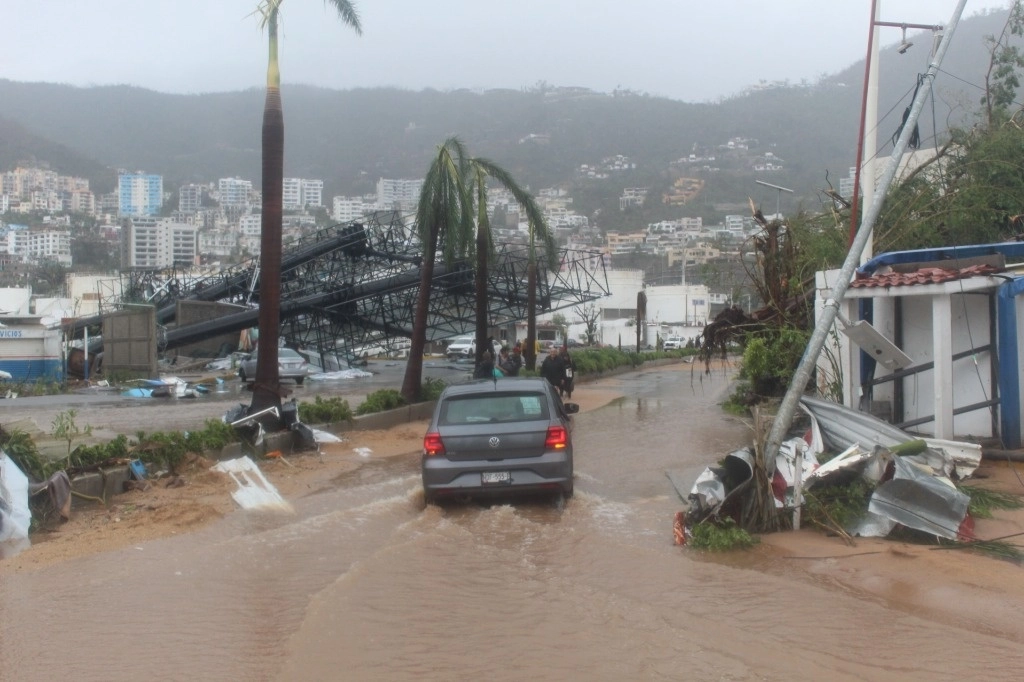 Los daños causados por el huracán 'Otis' en el puerto de Acapulco aún no han podido ser cuantificados. Foto Héctor Briseño
