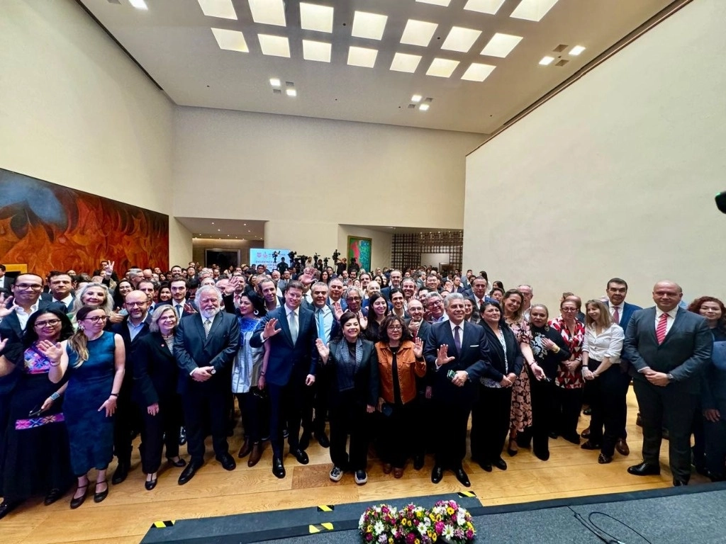 La jefa del Gobierno capitalino, Clara Brugada, encabeza el evento "Encuentro Empresarial Ciudad de México, Capital de la Transformación", en el Club de Industriales, en la Ciudad de México, el 13 de noviembre de 2024. Foto Luis Castillo