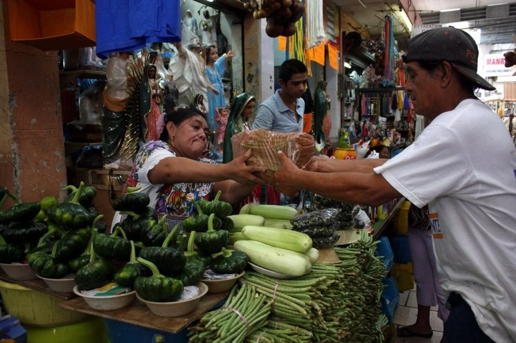 Venta en el mercado Lucas de Galvéz en Mérida, Yucatán. Foto Cuartoscuro/ archivo