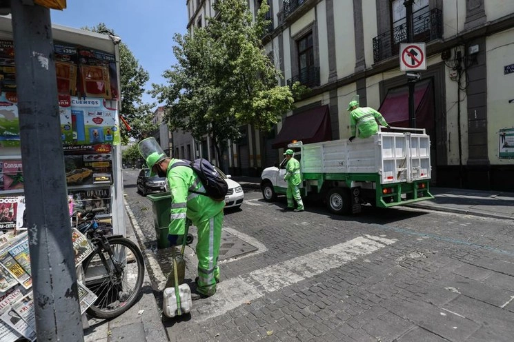 Durante la segunda semana de la denominada "nueva normalidad", en calles del Centro Histórico. Foto Yazmín Ortega Cortés