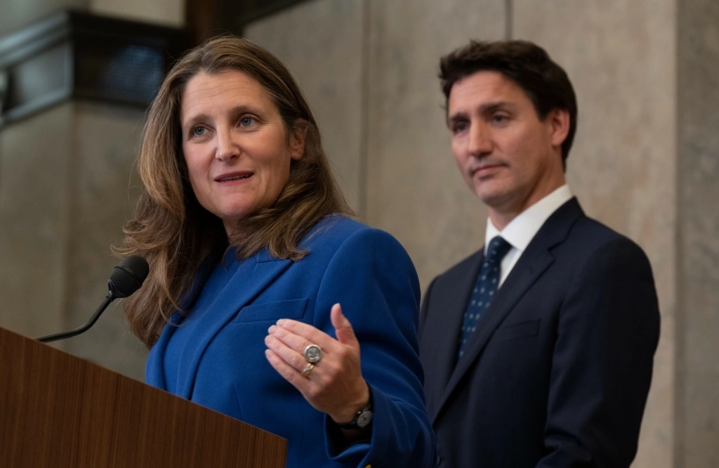 Chrystia Freeland y Justin Trudeau, viceprimera ministra y primer ministro de Canadá, respectivamente en imagen de archivo. Foto Ap