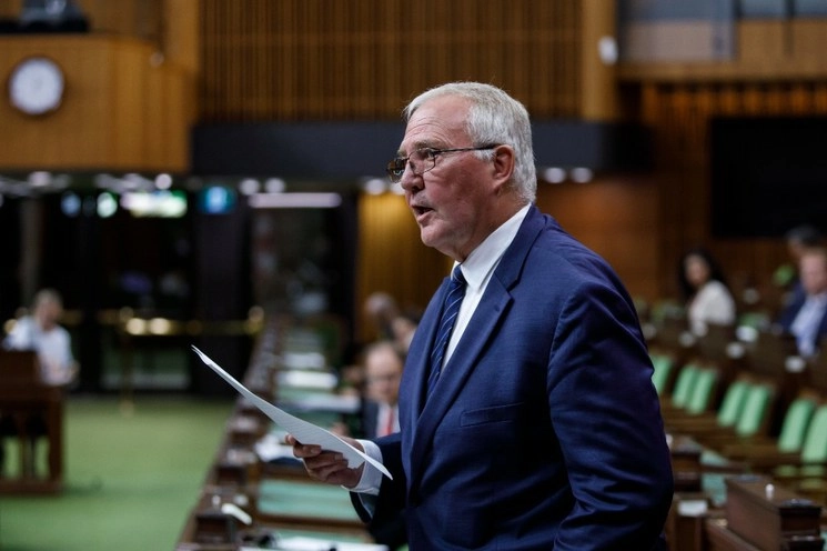 Bill Blair, ministro de Seguridad Pública de Canadá informó la extensión de las medidas para viajeros extranjeros. Foto Tomada del Twitter @BillBlair