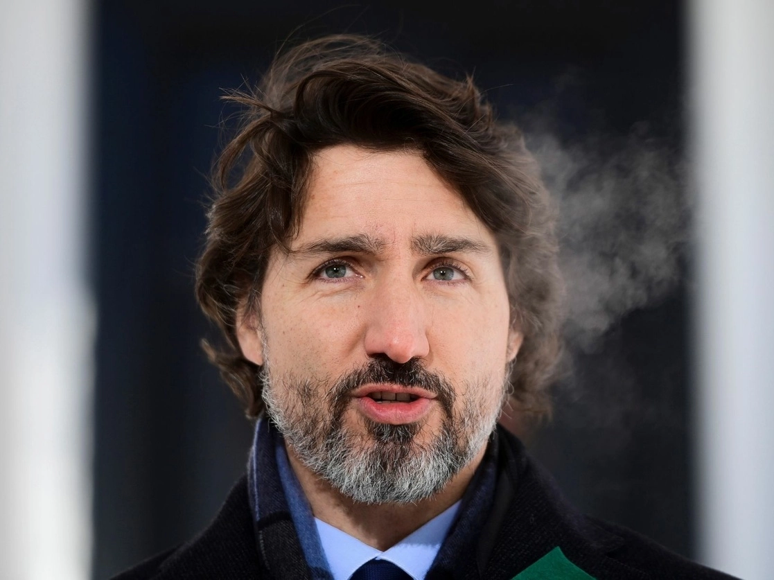 Ottawa intensificó las pruebas de Covid-19, mientras que las aerolíneas canadienses han acordado cancelar todos los vuelos a destinos del cinturón del Sol, como México, dijo Trudeau. "Ahora no es el momento de volar", afirmó, el 29 de enero de 2021. Foto The Canadian Press vía Ap