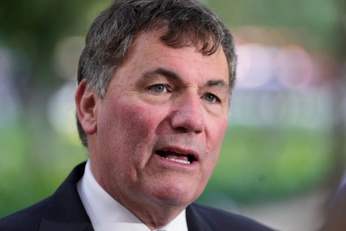 "Sus opiniones nos ayudarán a garantizar que este acuerdo siga reflejando nuestras prioridades nacionales, fortalezca nuestra economía y cree oportunidades para las empresas y los trabajadores de todo Canadá", dijo Dominic LeBlanc, ministro del Comercio entre EU y su país. Foto Adrian Wyld / The Canadian Press vía 