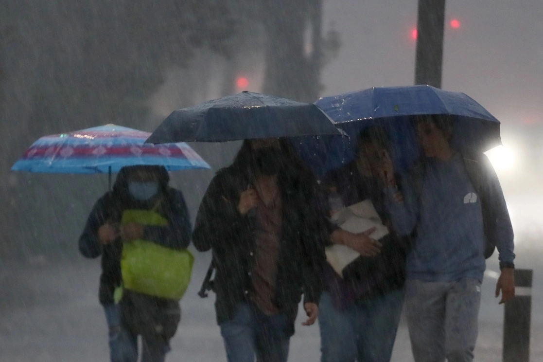Lluvias en la CDMX. Foto Roberto García
