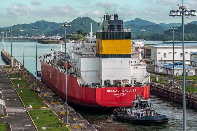 Desde el primero de junio el Canal de Panamá incrementará a 32 los tránsitos diarios de embarcaciones, debido a mejora en el nivel de agua. Foto Afp