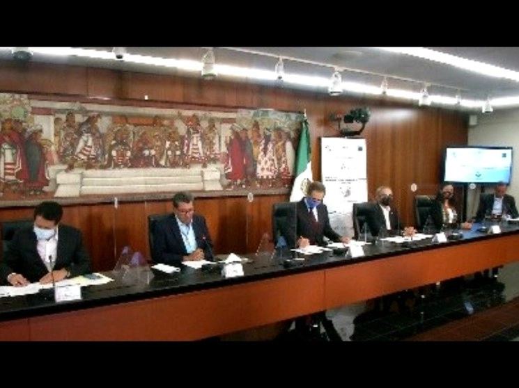 Durante la firma del convenio entre los presidentes de ambas cámaras, la SEP, el Canal del Congreso y RTC. Imagen tomada de la transmisión en vivo a través del Twitter del @senadomexicano