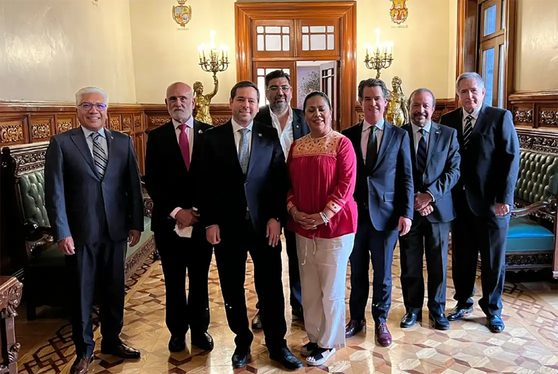 El titular de la SHCP se comprometió a fortalecer el canal de comunicación entre las diferentes instancias del Gobierno federal y los industriales, específicamente entre el sector logístico y el SAT.
Fotos. Cortesía CANACAR.

