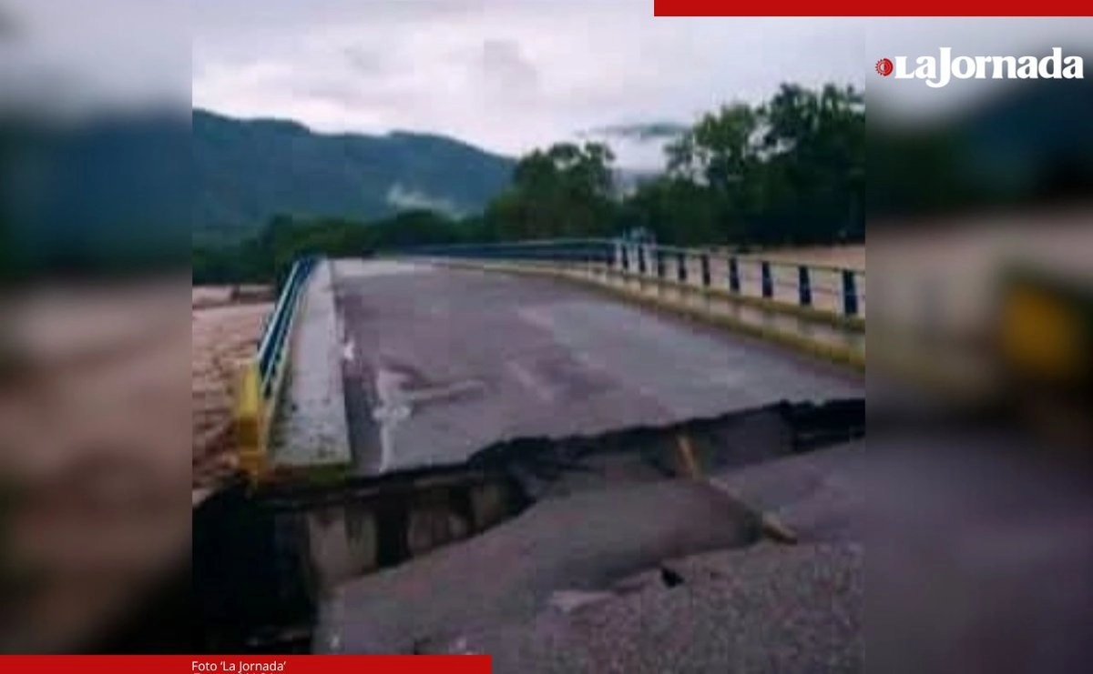 La destrucción parcial del puente vehicular que atraviesa el río Garcés es uno de los motivos que provocó la suspensión de la festividad de El Xantolo, que inicia el 31 de octubre y termina el 2 de noviembre.