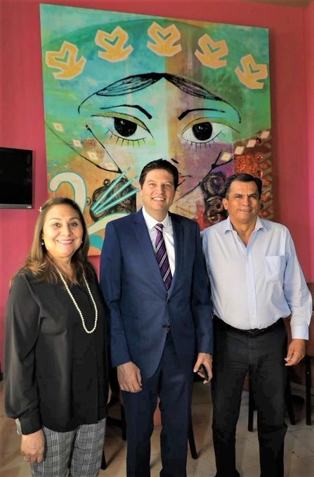 María del Refugio Cabrera; el alcalde de Morelia, Alfonso Martínez y el secretario general del Comité Ejecutivo Estatal del PAN, Javier Estrada Cárdenas. Foto del twitter del edil