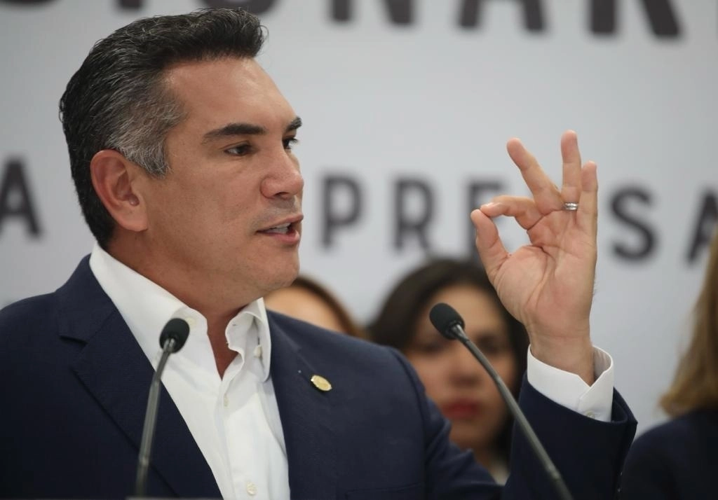 El dirigente nacional del partido PRI, Alejandro Moreno, durante una conferencia de prensa. Foto José Antonio López / Archivo