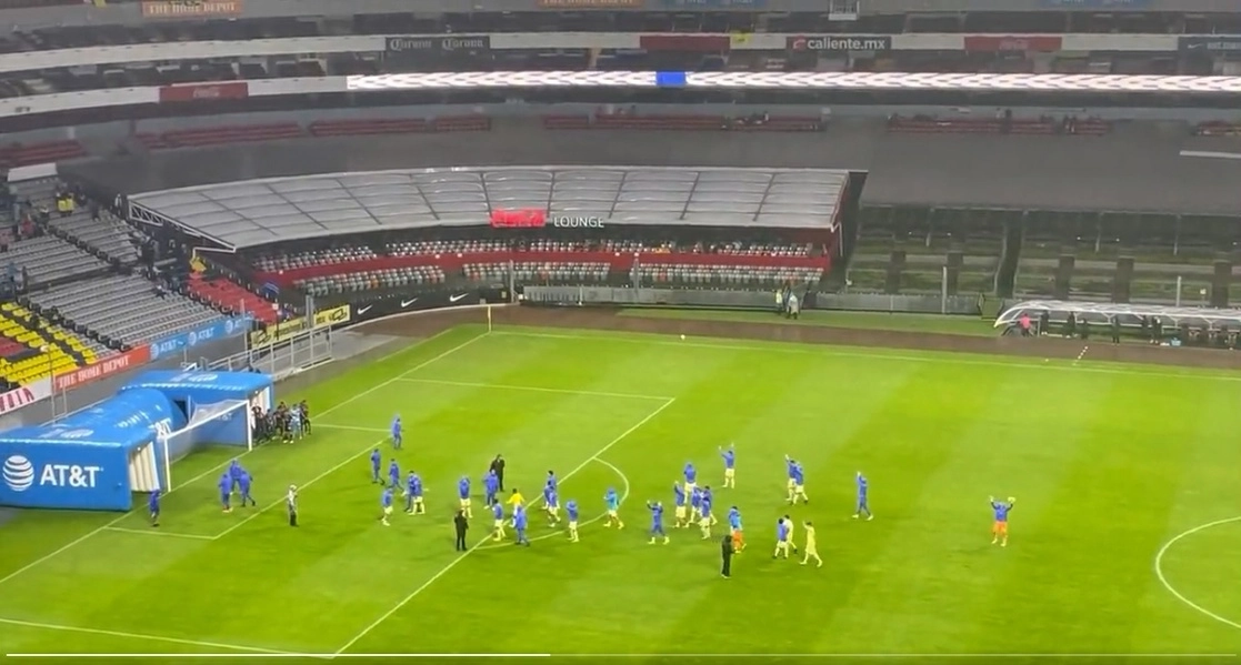 Los jugadores agradecieron a la afición.