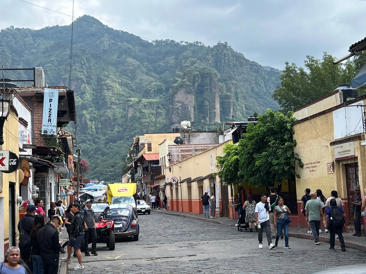 Esta determinación, según el Tribunal Unitario Agrario, ya se hizo de conocimiento a los integrantes de Bienes Comunales de Tepoztlán, Morelos, “y ante la insistencia de estos con seguir  con el proceso de elección, dicha institución reiteró la imposibilidad de incorporarse al evento en atención de las recomendaciones oficiales, levantando acta circunstanciada de los hechos aludidos”, dice el documento. Foto  