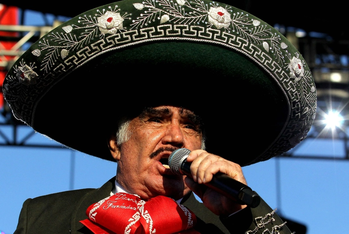 La familia del fallecido Vicente Fernández no autorizó la bioserie que sería estrenada por Televisa. Foto Afp