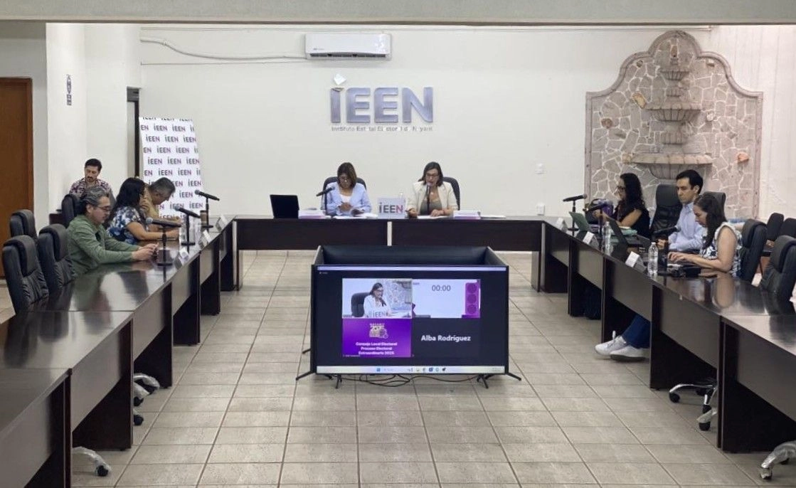Huajicori colinda con localidades del estado de Sinaloa y en los últimos meses, los constantes sucesos de violencia ha llevado a que sus habitantes “bajen” de sus comunidades, en la zona alta de la sierra para evitar ser víctimas de los grupos delincuenciales.