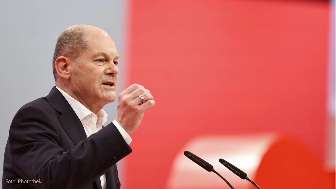 En su primer discurso de año nuevo como canciller alemán, el socialdemócrata Olaf Schoz expresó el viernes su apoyo a Ucrania. Foto @OlafScholz