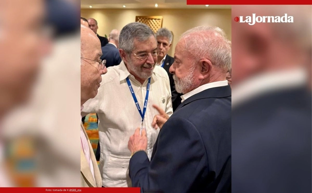 Juan Ramón de la Fuente, titular de la Secretaría de Relaciones Exteriores, junto a Luiz Inácio Lula da SIlva,  presidente de Brasil, en la cumbre Celac-UE, en Santa Marta, Colombia. Foto 