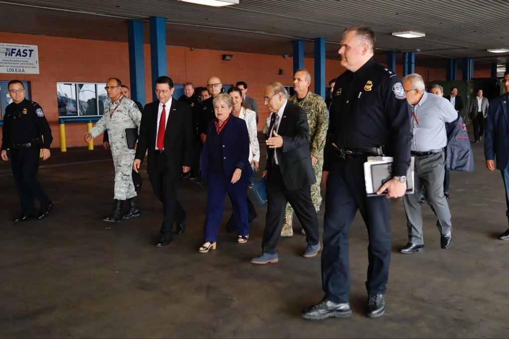 La canciller Alicia Bárcena, durante su visita a comunidades de mexicanos en Eagle Pass, Estados Unidos. Foto @aliciabarcena
