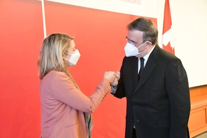 Mélanie Joly y Marcelo Ebrard, cancilleres de Canadá y México, respectivamente, ayer tuvieron una reunión de trabajo en la Ciudad de México, previo a la CLAN. Foto tomada del Twitter de @SRE_mx