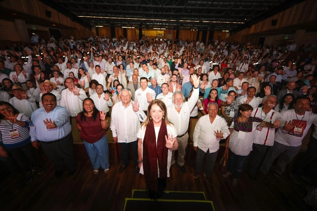 La abanderada de Morena, PT y PVEM al gobierno de Morelos, Margarita González Saravia en un acto proselitista. Foto Rubicela Morelos 
