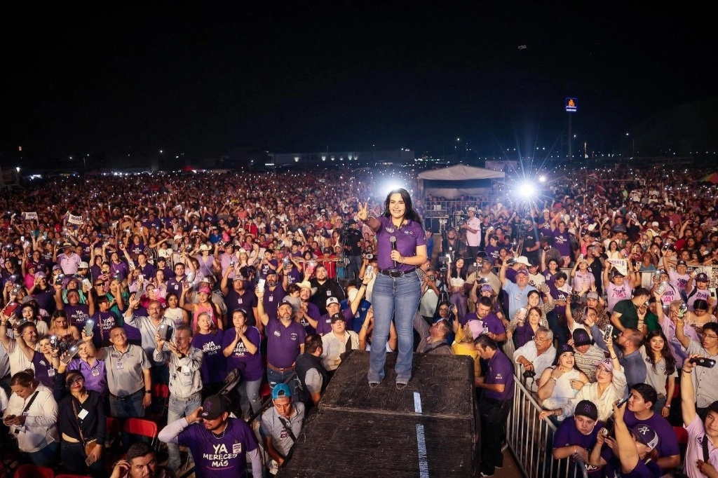 Yahleel Abdala Carmona, candidata de la coalición Fuerza y Corazón por Tamaulipas a la presidencia municipal de Nuevo Laredo, durante su cierre de campaña. Foto Tomada de X @YahleelAbdalaC
