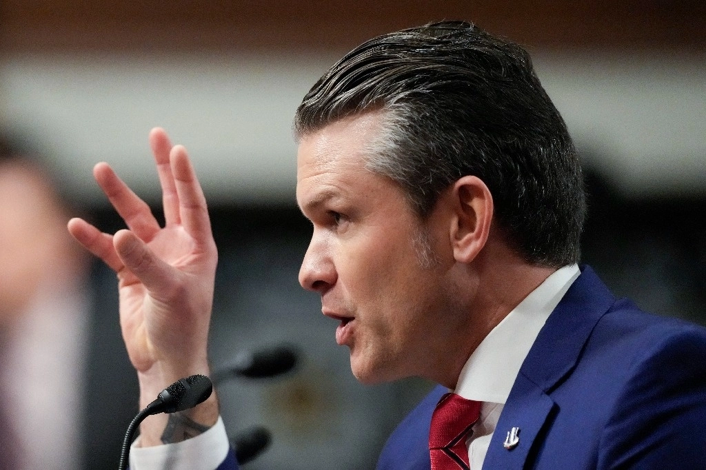 Pete Hegseth, elegido por el presidente electo Donald Trump para ser secretario de Defensa, habla ante el Comité de Servicios Armados del Senado para su audiencia de confirmación, en el Capitolio de Washington, el 14 de enero de 2025. Foto Ap