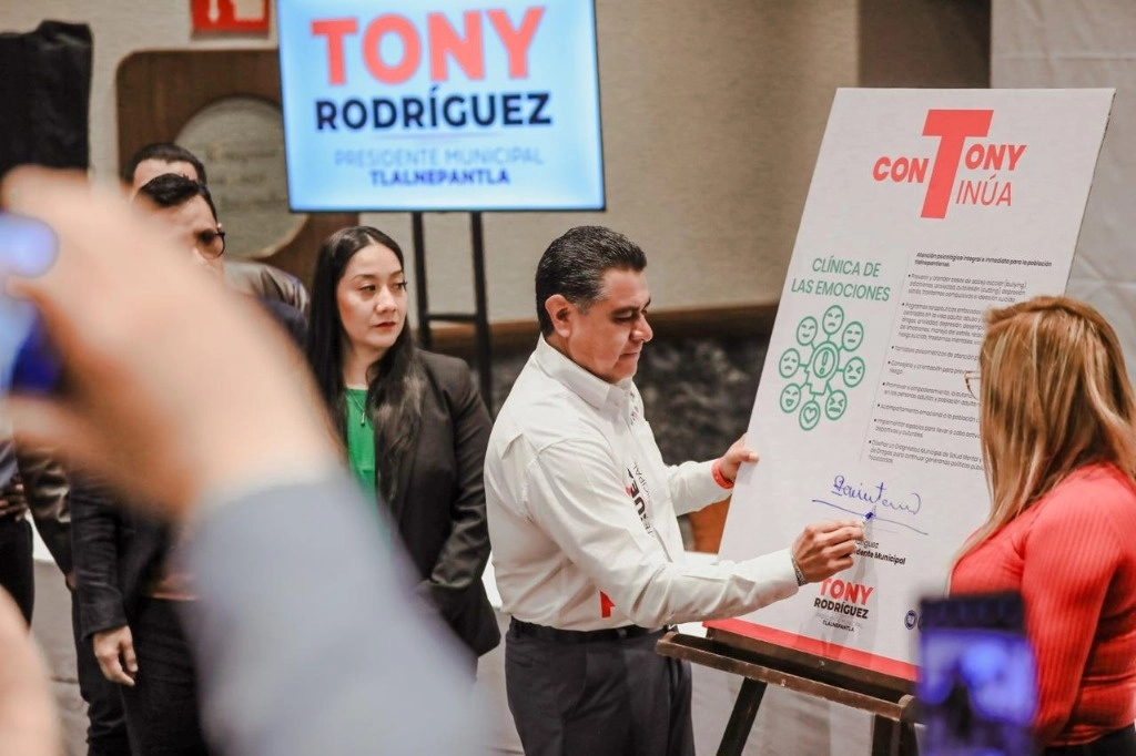 Marco Antonio Rodríguez Hurtado, candidato a la alcaldía de Tlalnepantla ofreció construis clínicas de salud mental. Foto La Jornada