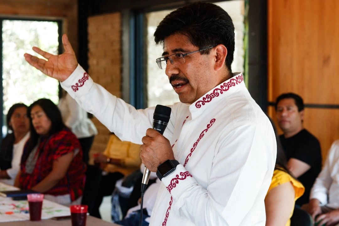El abogado especializado en derechos de los pueblos indígenas, “con visión de justicia pluricultural y derechos humanos”, nació en la región mixteca de Oaxaca, cuenta con una maestría en Derecho Constitucional y se desempeña como coordinador general de derechos indígenas del Instituto Nacional de los Pueblos Indígenas (INPI), donde lleva casi 7 años laborando. Foto 