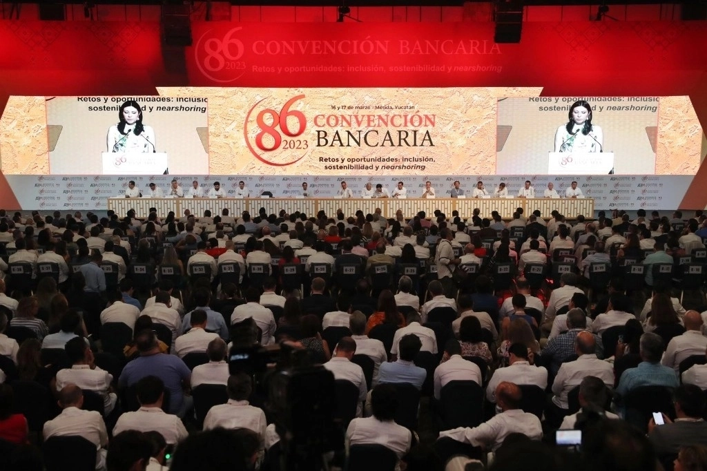 Los candidatos a la presidencia de la República asistirán a la 87 Convención Bancaria, que se realizará los próximos 18 y el 19 de abril en Acapulco, Guerrero, confirmó Julio Carranza. En la imagen, la convención de 2023. Foto Marco Peláez