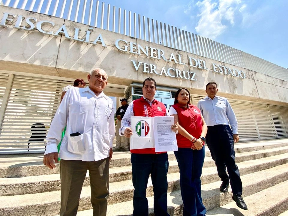 El dirigente estatal del PRI, Adolfo Ramírez Arana, denunció que los candidatos amenazados en Veracruz deben cubrir con recursos propios los viáticos y gastos de los policías estatales asignados para su protección durante el proceso electoral. Foto