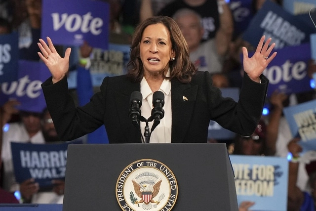 Cada semana nuevas encuestas registran que la contienda presidencial está en un empate técnico, con Harris con una ventaja dentro del margen de error. Foto Ap
