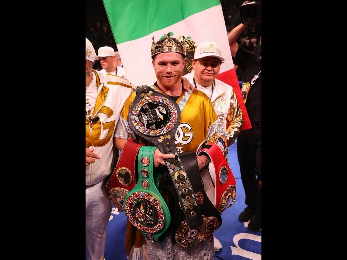 ‘Canelo’ Álvarez es el único latinoamericano que ha podido reunir de forma simultánea los cinturones del CMB, AMB, OMB y FIB. Foto Afp