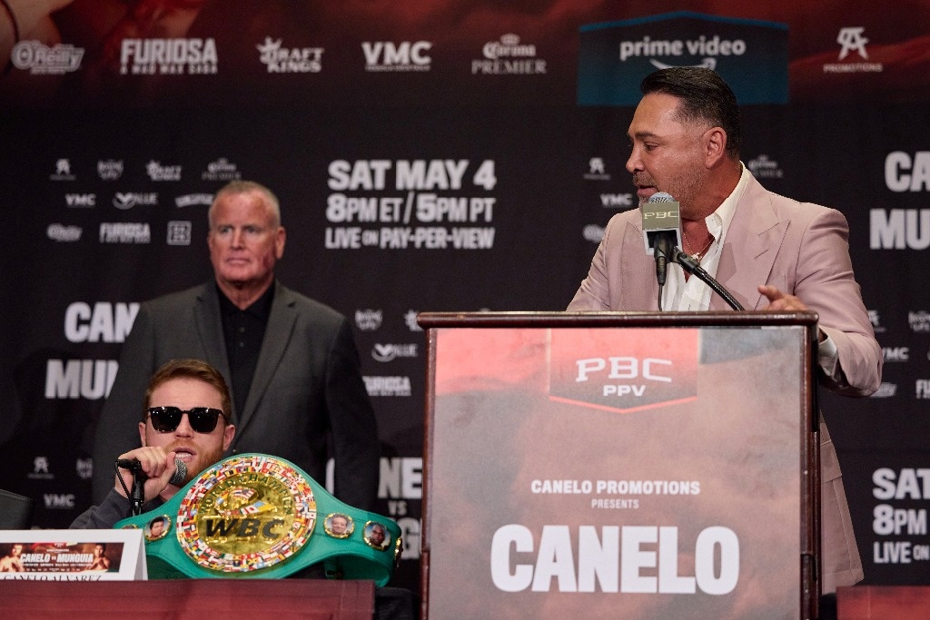 ‘Canelo’ and De la Hoya argue angrily;  He only steals from boxers, Álvarez said.