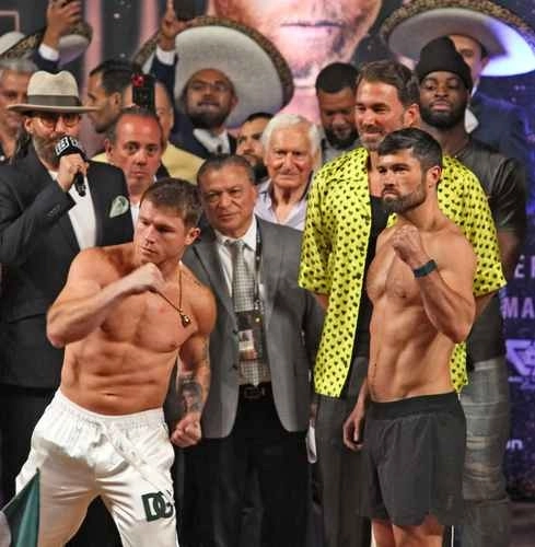 El tapatío Saúl 'Canelo' Álvarez y el británico John Ryder, lucieron en excelente forma física rumbo al combate de esta noche. Foto Arturo Campos Cedillo