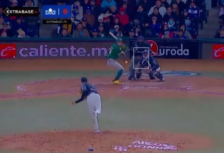 Los Mochis tomaron la ventaja desde la primera entrada con dos carreras y aunque los Algodoneros descontaron en el cuarto episodio con un sencillo de Joey Terdoslavich. Foto @AlgodonerosUL