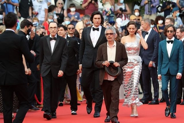El director francés Leos Carax durante la alfombra roja de su película Annette en el Festival de Cannes. Foto Afp