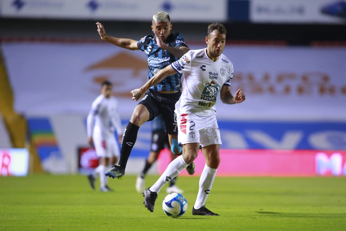 Una de las jugadas del encuentro. Foto Jam Media
