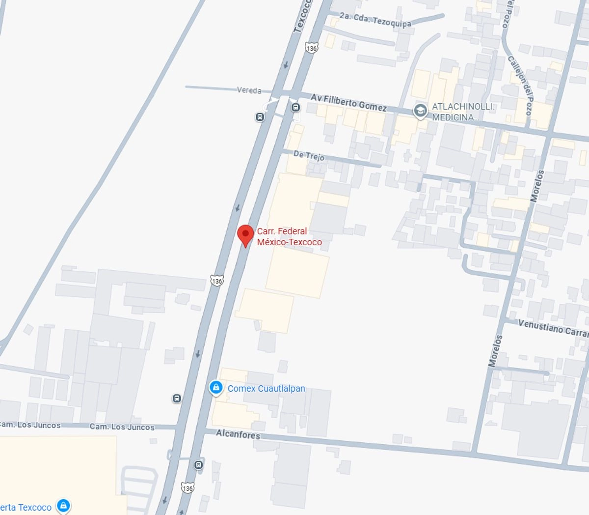 Las autoridades de la policía local y estatal solo reportaron con lesiones menores al conductor de la pipa y a su acompañante, pese al aparatoso accidente, pues el tractocamión cisterna quedó partido en tres. https://www.google.com/maps/
