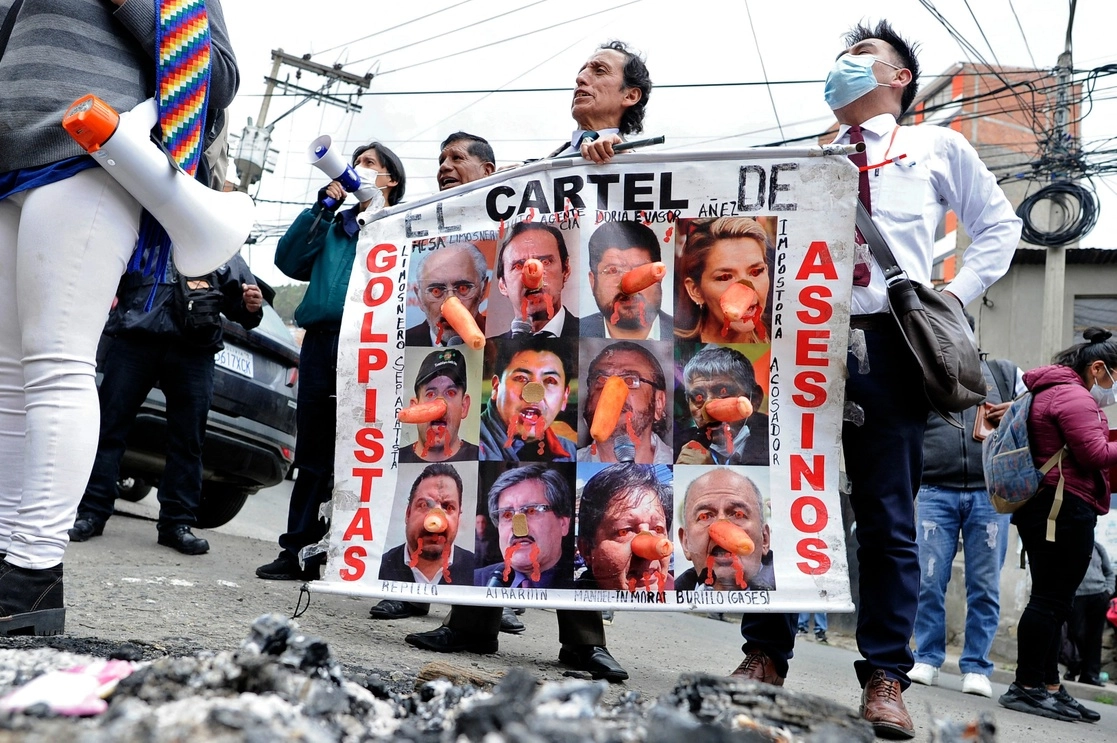 Partidarios del MAS protestan en La Paz, Bolivia, donde las mafias del oro y narcotráfico, suman una cifra de siete mil 500 millones de dólares, según el senador, Rodrigo Paz. Foto Afp / Archivo