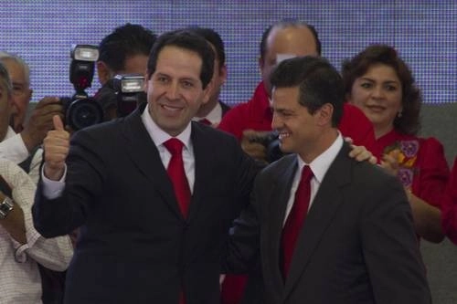En imagen de archivo, el senador Eruviel Ávila (izq) y Enrique Peña Nieto. Foto Agencia MVT/ Mario Vázquez de la Torre