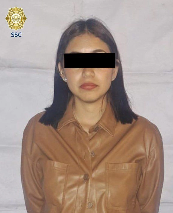 Tras analizar las cámaras de seguridad y realizar labores de inteligencia, la SSC identificó a la sospechosa como Sandra “N”, quien fue localizada en la esquina de las calles Matamoros y Peralvillo, donde se le realizó una revisión preventiva y se recuperó el objeto robado. 