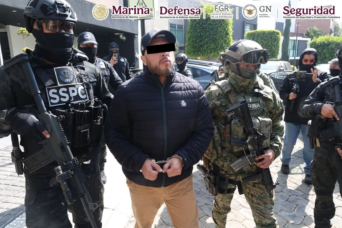 De las 15 personas capturadas, seis contaban con órdenes de aprehensión por delincuencia organizada,  entre ellos se encuentran los líderes de dicha célula, Isaí Gabriel Armendáriz Franco, alias 'Carnal', e Ignacio Ramírez Pelayo de 44 años, alias 'Pelayo'.
