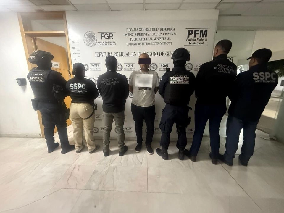 Entre los detenidos está Fernando, de 36 años y originario de Veracruz, probable líder de dicha célula, la cual operaba en los municipios de León, Silao y San Francisco del Rincón.