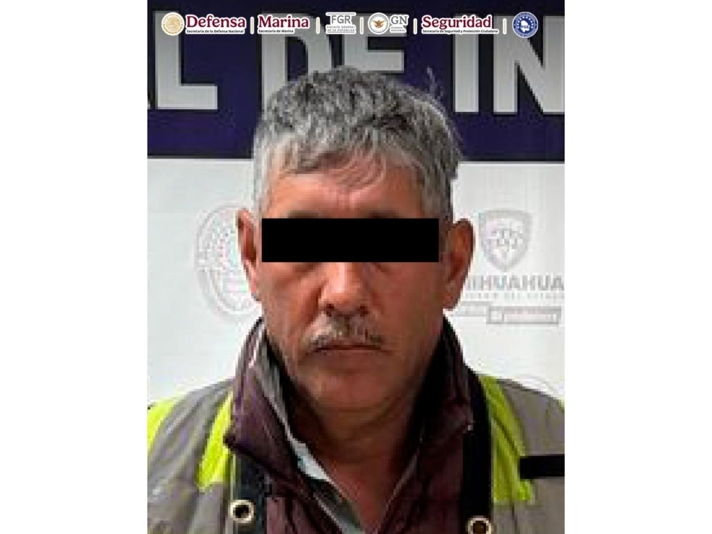 En Ciudad Juárez, Chihuahua, elementos de la Secretaría de las secretarías de la Defensa Nacional (Sedena), de Marina-Armada de México (Semar), de Seguridad y Protección Ciudadana (SSPC), así como de las fiscalías General de la República (FGR) y del estado de Chihuahua, capturaron a Rivera Rivera, de 50 años de edad, identificado como líder de la facción Gente Nueva. Foto Defensa