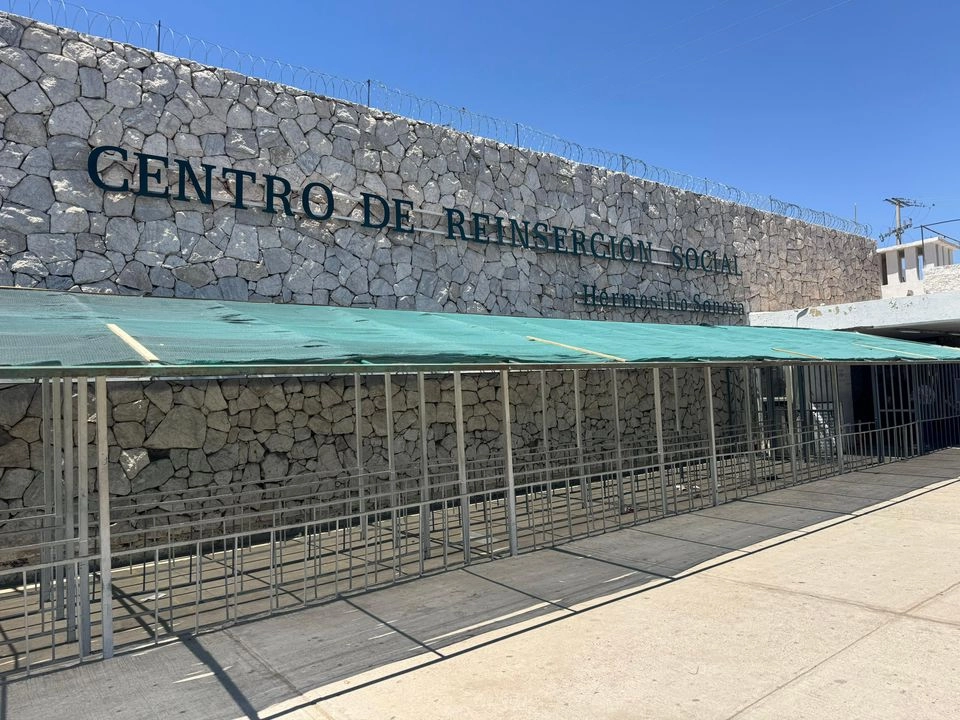 Fachada del Cereso de Hermosillo, de donde se fugó Francisco Hernández Tenorio.