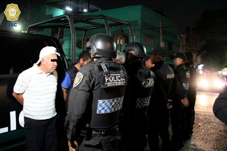 Los detenidos y lo asegurado quedaron a disposición del agente del Ministerio Público. Foto Cortesía SSC