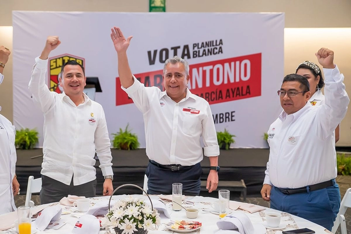 Sin mover un dedo, desde la FSTSE, García Ayala capitaliza conquistas de la CNTE. Foto