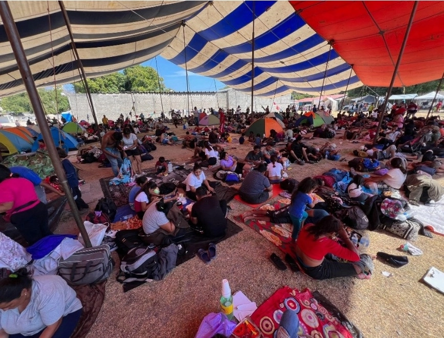 Extranjeros en el Centro de Movimiento Migratorio en San Pedro Tapanatepec, Oaxaca, el 9 de enero de 2024. Foto Edgar H. Clemente
