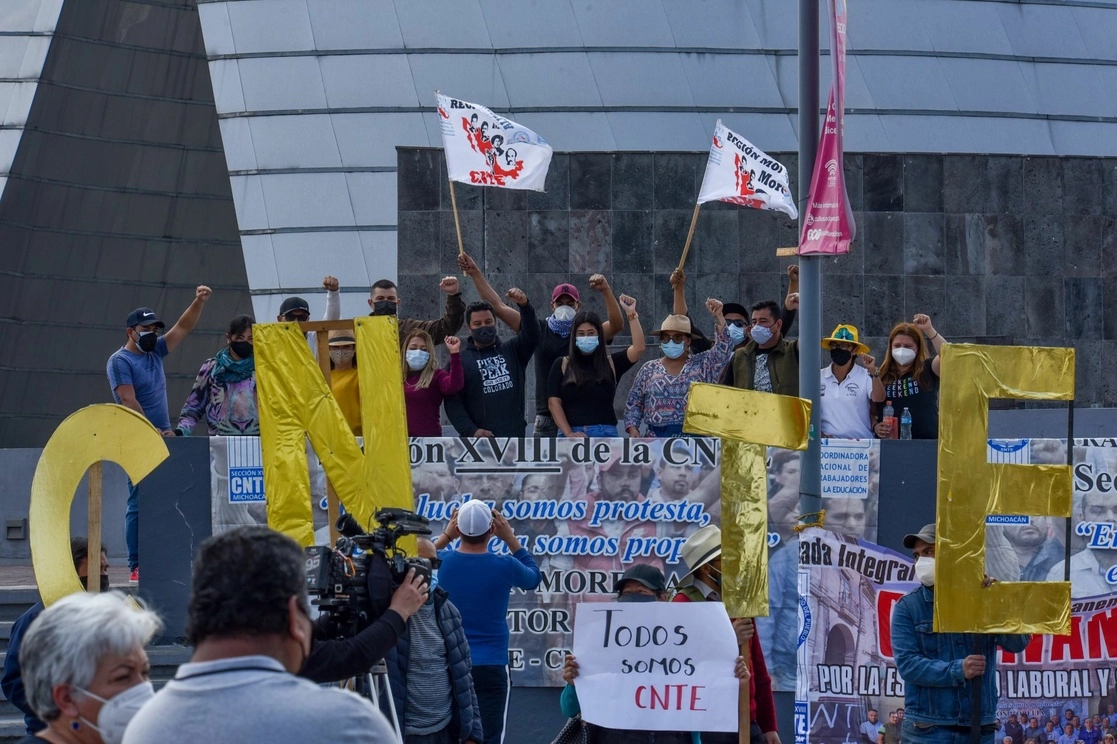 Durante una manifestación de la CNTE en Toluca, Edomex, para exigir estabilidad laboral y salarial, en febrero pasado. Foto Cuartoscuro